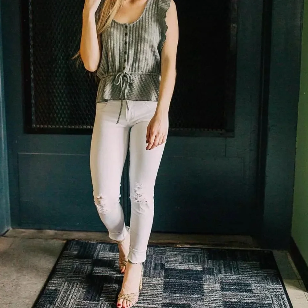 NEW KanCan Destroyed White Stretch Skinny Jeans 24 / 0 - Picture 2 of 12